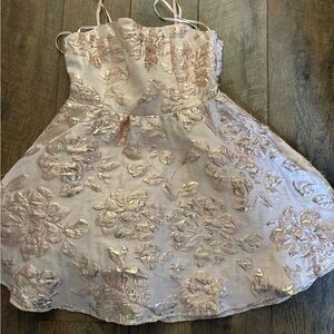 Cute little pink dress💗
Brand:sincerely ours
Brand new with tags never worn